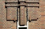 Metselwerk, houtwerk en smeedijzeren versiering.
<br/>
Gert-Jan Lobbes, 2015